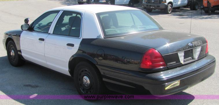 image for item 3219 2005 Ford Crown Victoria Police Interceptor