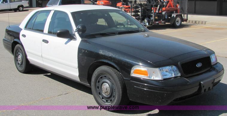 image for item 3219 2005 Ford Crown Victoria Police Interceptor