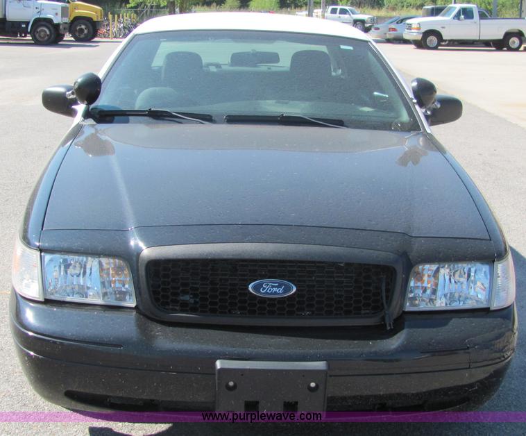 image for item 3219 2005 Ford Crown Victoria Police Interceptor