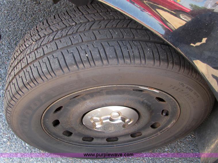 image for item 3219 2005 Ford Crown Victoria Police Interceptor