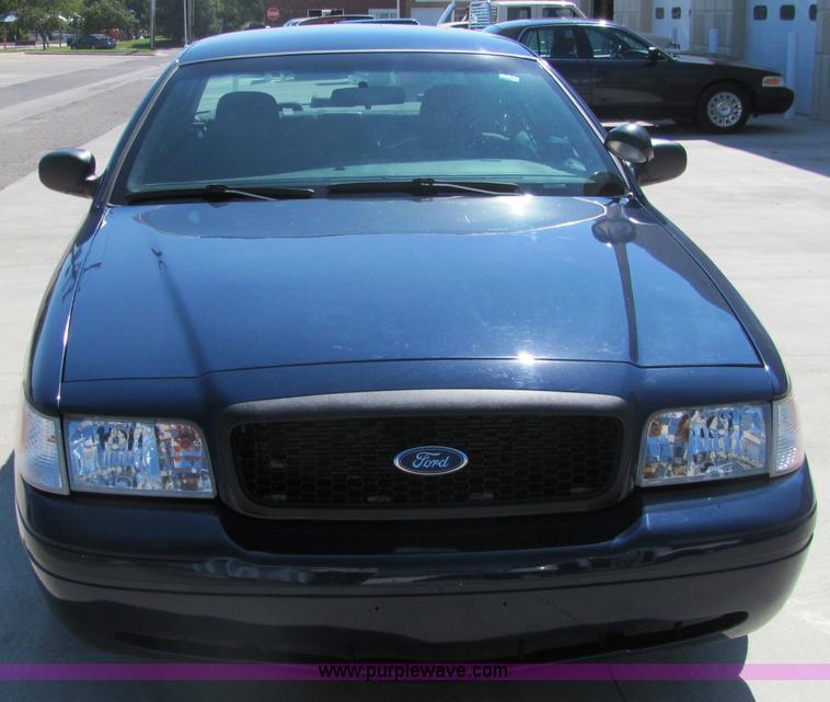 image for item 6780 2003 Ford Crown Victoria police sedan