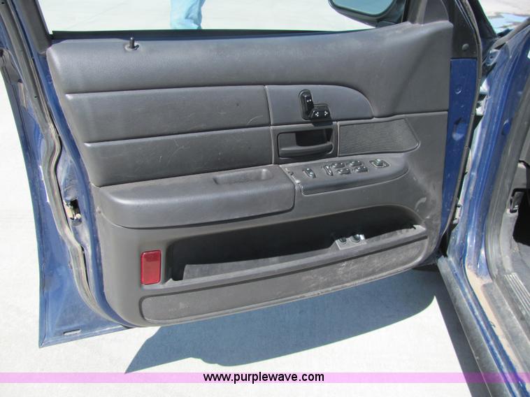 image for item 6780 2003 Ford Crown Victoria police sedan