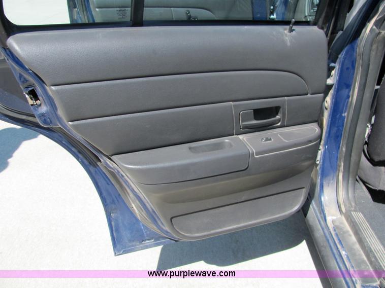 image for item 6780 2003 Ford Crown Victoria police sedan