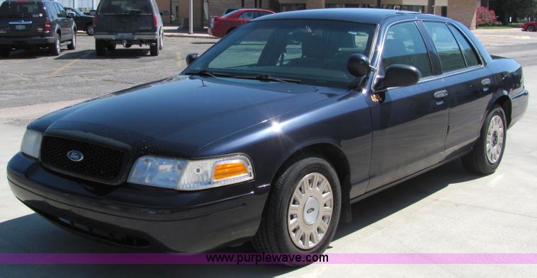 image for item 6781 2002 Ford Crown Victoria police sedan