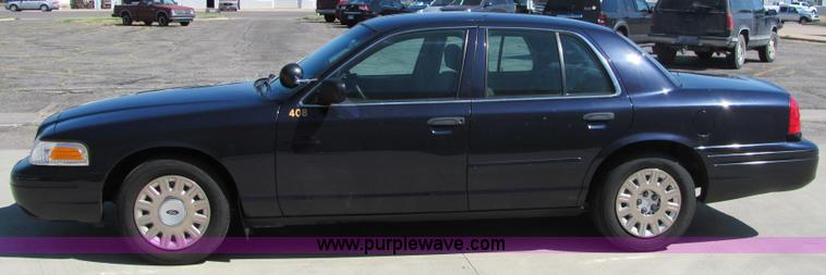 image for item 6781 2002 Ford Crown Victoria police sedan