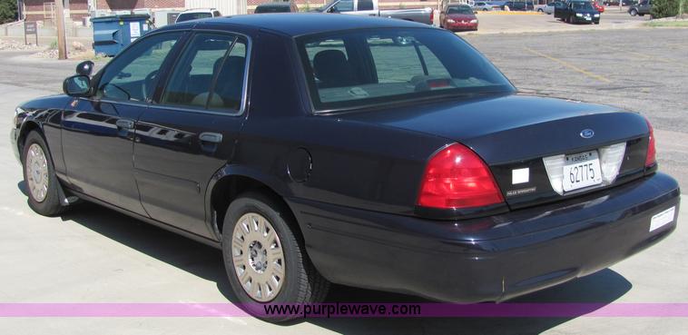 image for item 6781 2002 Ford Crown Victoria police sedan