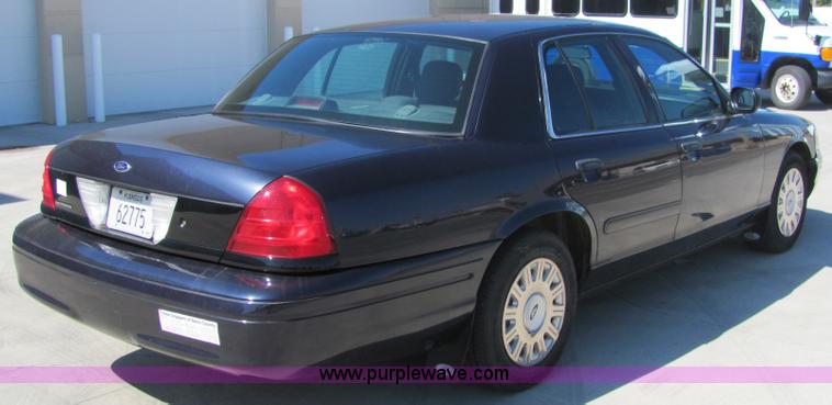 image for item 6781 2002 Ford Crown Victoria police sedan