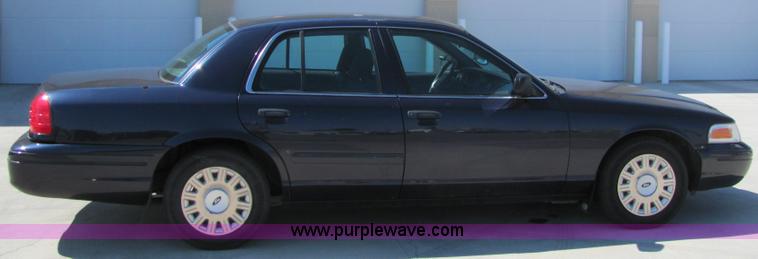 image for item 6781 2002 Ford Crown Victoria police sedan