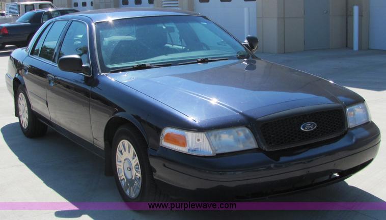 image for item 6781 2002 Ford Crown Victoria police sedan