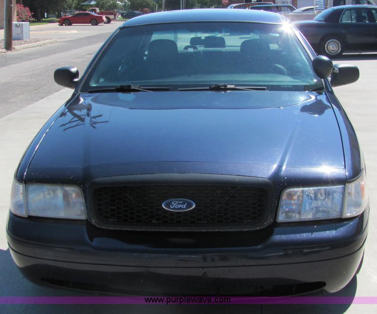 image for item 6781 2002 Ford Crown Victoria police sedan