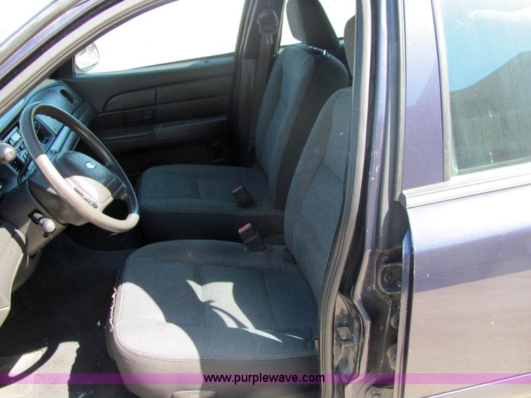 image for item 6781 2002 Ford Crown Victoria police sedan