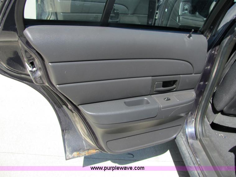 image for item 6781 2002 Ford Crown Victoria police sedan