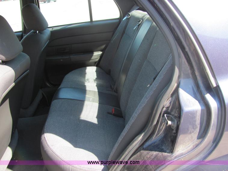 image for item 6781 2002 Ford Crown Victoria police sedan