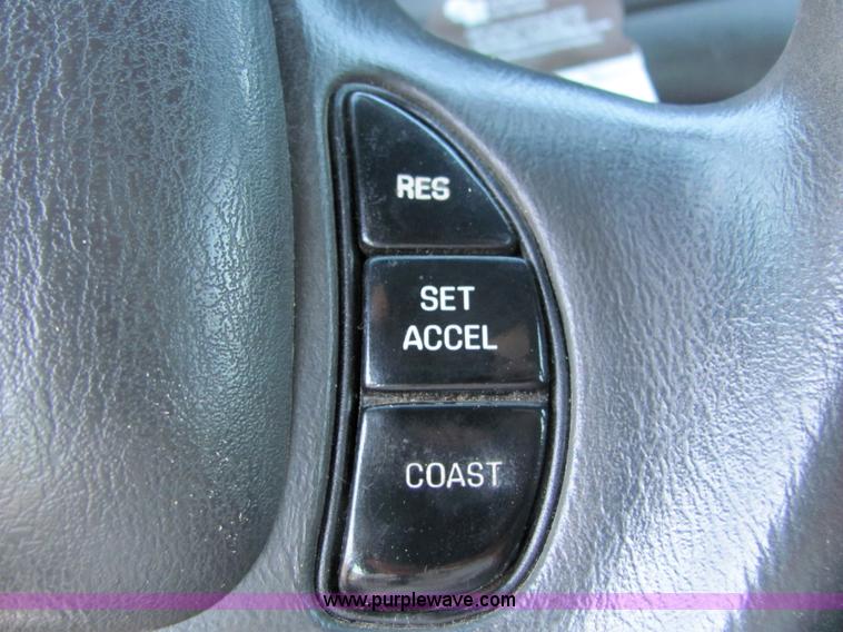 image for item 6781 2002 Ford Crown Victoria police sedan