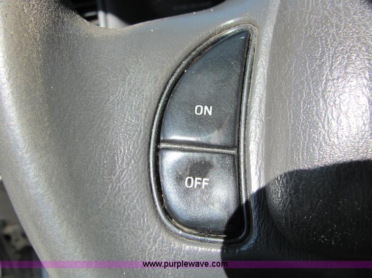 image for item 6781 2002 Ford Crown Victoria police sedan