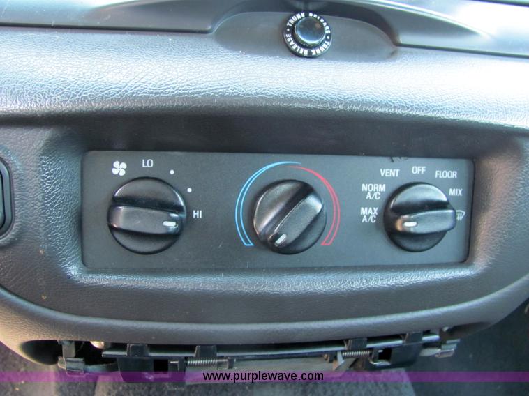 image for item 6781 2002 Ford Crown Victoria police sedan