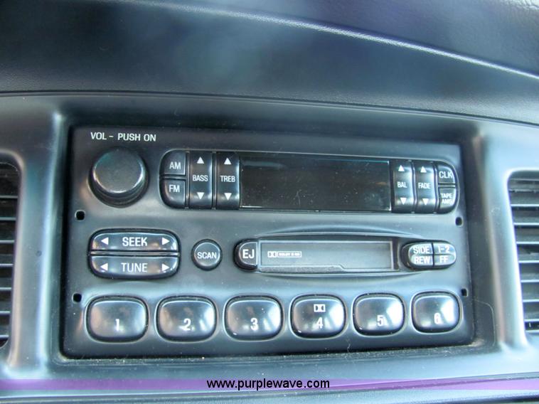 image for item 6781 2002 Ford Crown Victoria police sedan