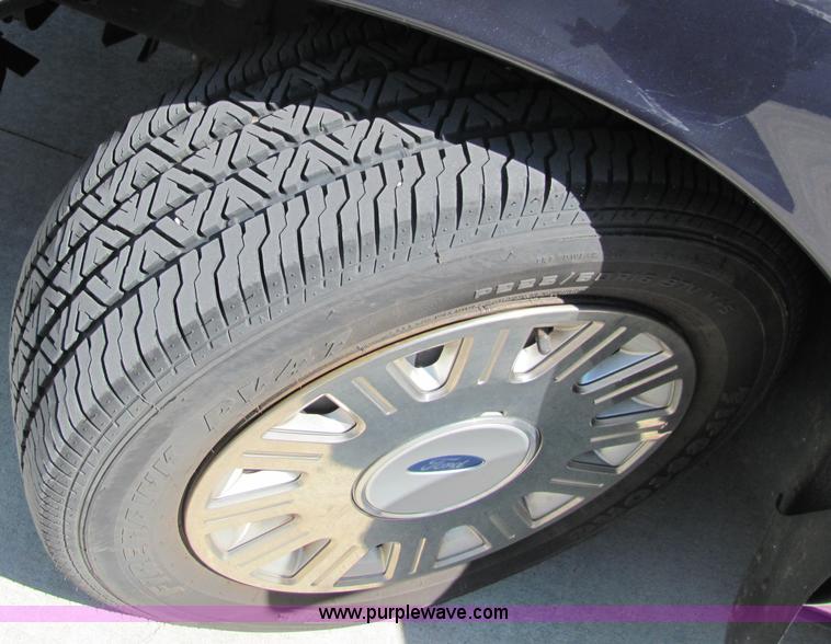 image for item 6781 2002 Ford Crown Victoria police sedan