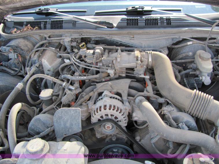 image for item 6781 2002 Ford Crown Victoria police sedan