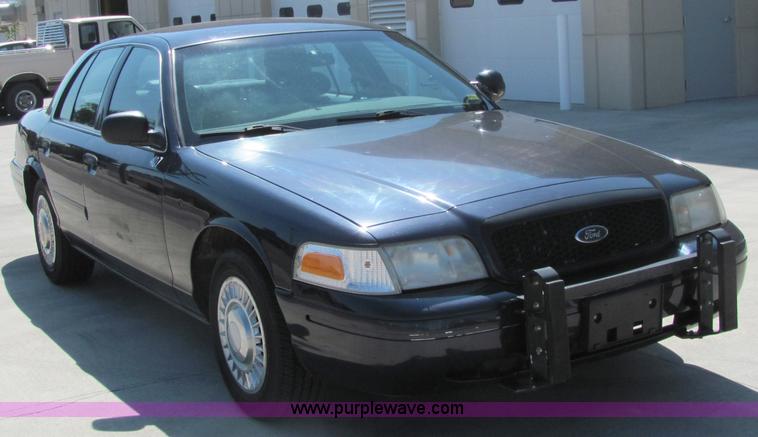 image for item 6782 2001 Ford Crown Victoria police sedan