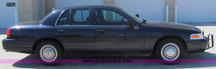 image for item 6782 2001 Ford Crown Victoria police sedan
