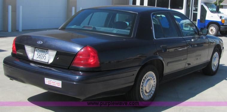 image for item 6782 2001 Ford Crown Victoria police sedan