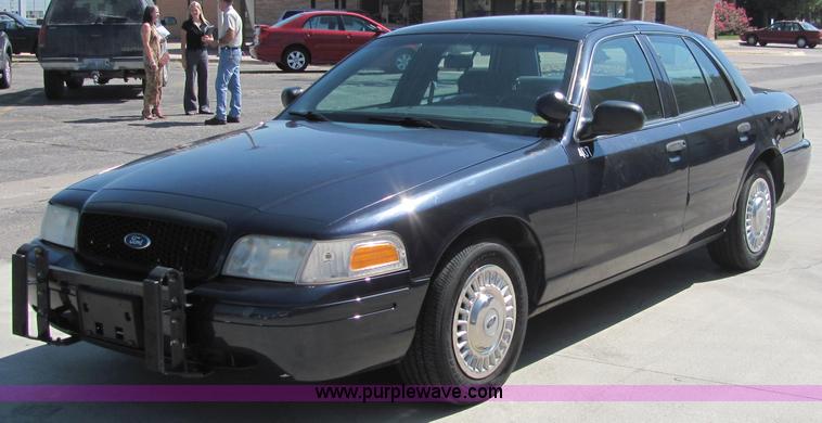 image for item 6782 2001 Ford Crown Victoria police sedan
