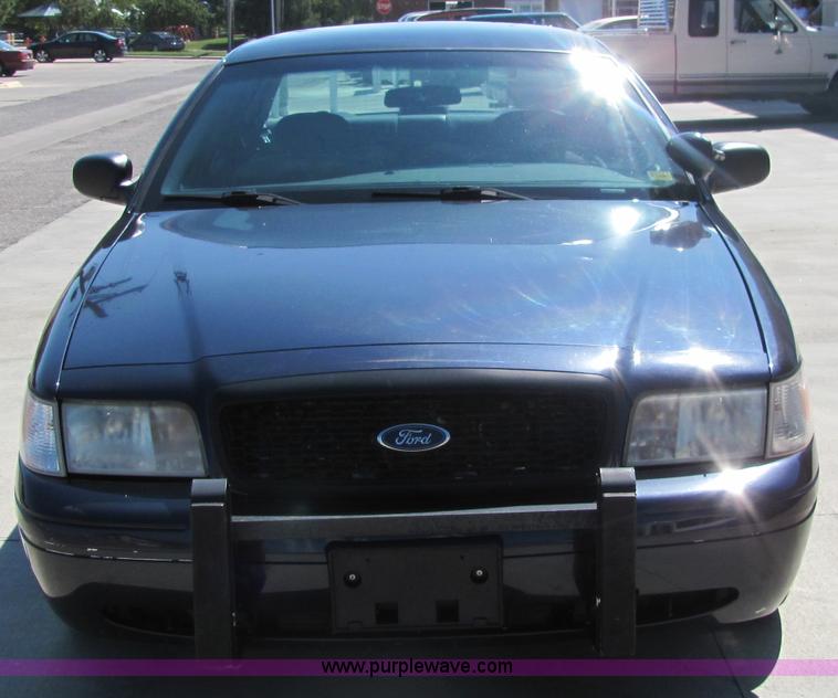 image for item 6782 2001 Ford Crown Victoria police sedan