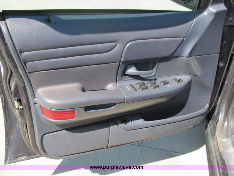 image for item 6782 2001 Ford Crown Victoria police sedan