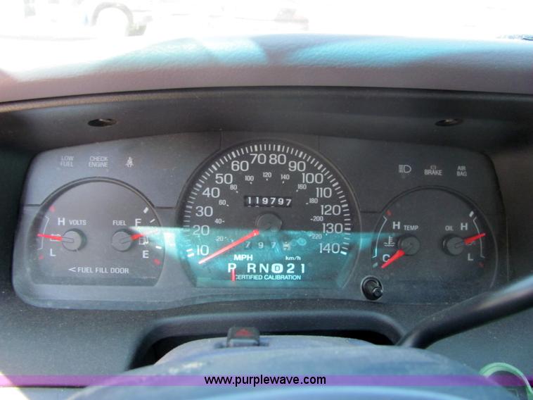 image for item 6782 2001 Ford Crown Victoria police sedan