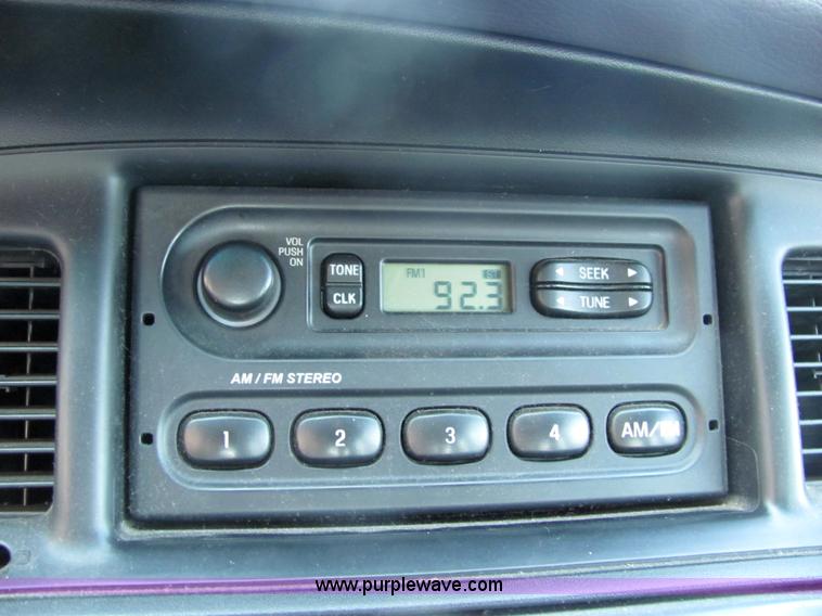 image for item 6782 2001 Ford Crown Victoria police sedan