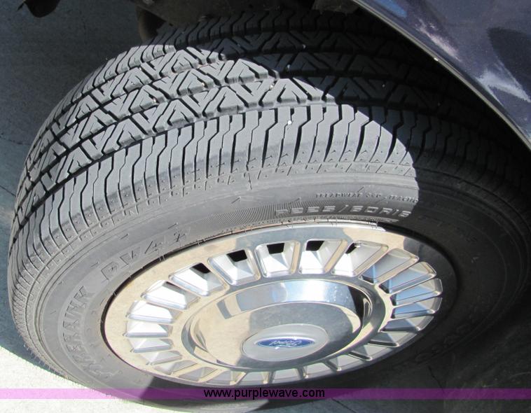 image for item 6782 2001 Ford Crown Victoria police sedan