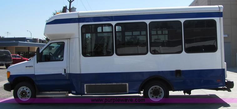 image for item 6783 2006 Ford E-450 12-passenger transit bus