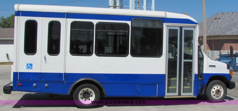 image for item 6783 2006 Ford E-450 12-passenger transit bus