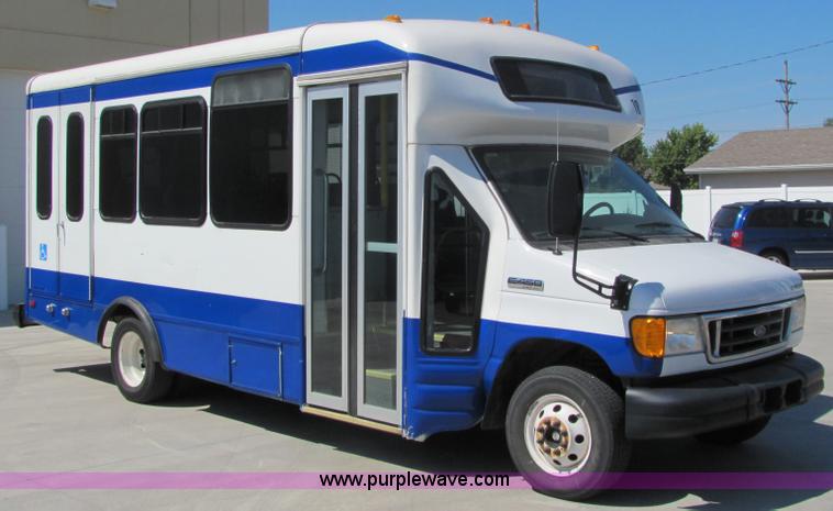 image for item 6783 2006 Ford E-450 12-passenger transit bus