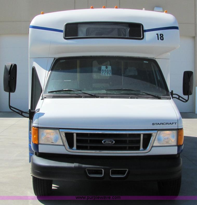 image for item 6783 2006 Ford E-450 12-passenger transit bus