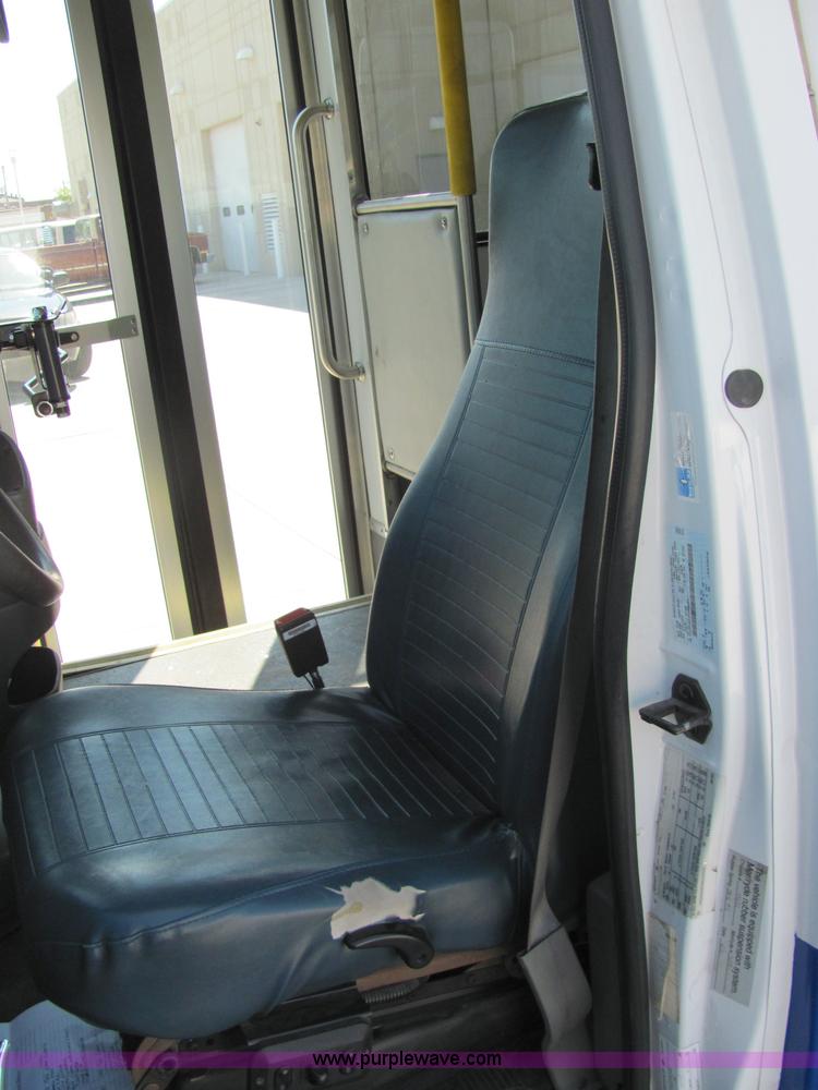 image for item 6783 2006 Ford E-450 12-passenger transit bus