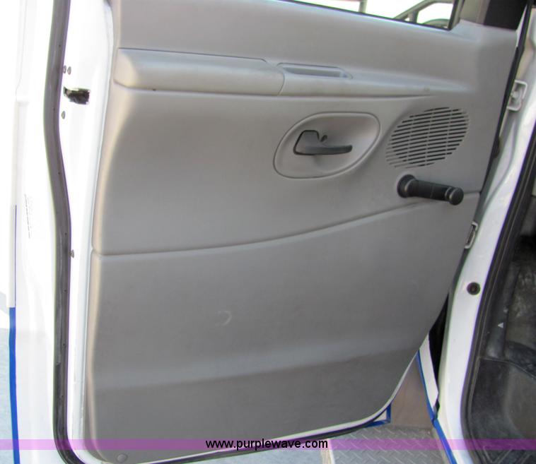 image for item 6783 2006 Ford E-450 12-passenger transit bus