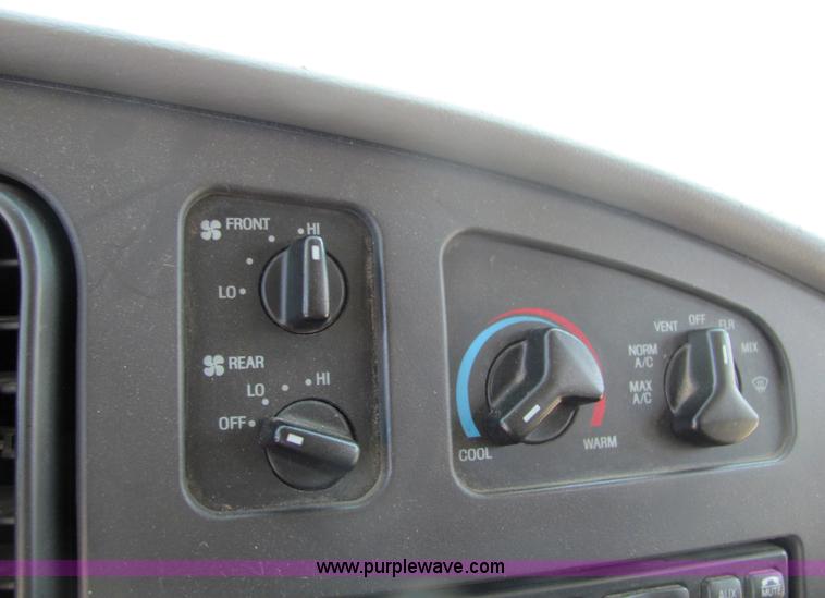 image for item 6783 2006 Ford E-450 12-passenger transit bus