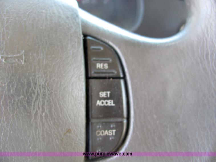 image for item 6783 2006 Ford E-450 12-passenger transit bus