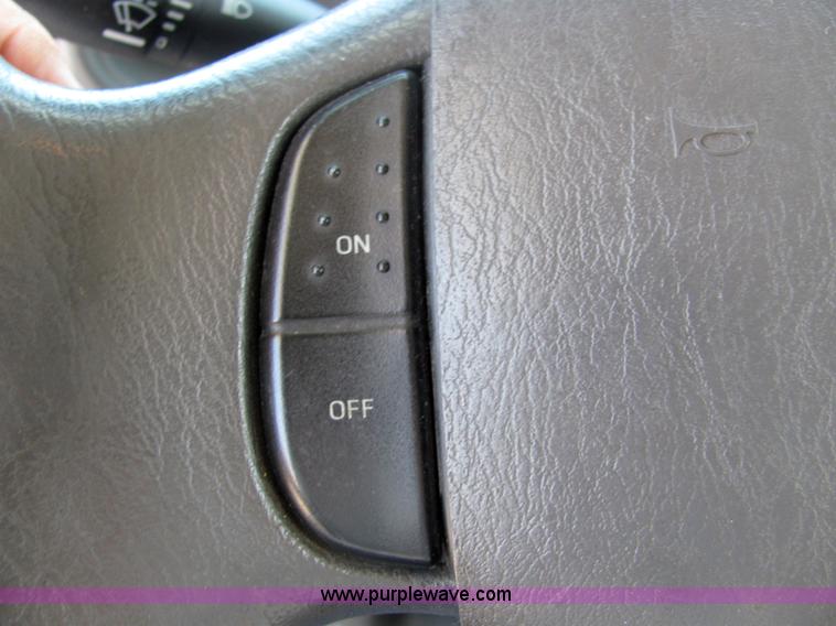 image for item 6783 2006 Ford E-450 12-passenger transit bus