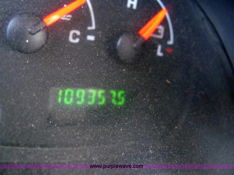 image for item 6783 2006 Ford E-450 12-passenger transit bus