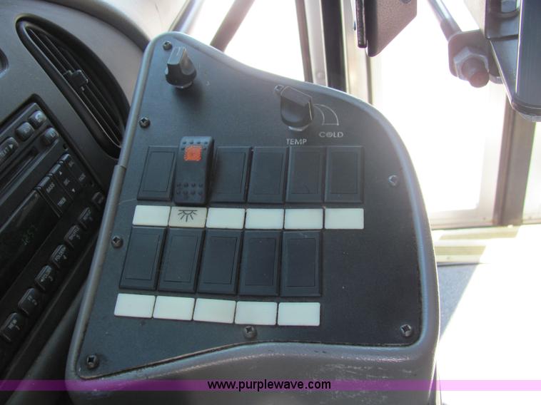 image for item 6783 2006 Ford E-450 12-passenger transit bus