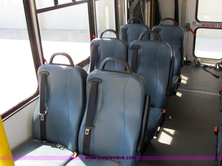 image for item 6783 2006 Ford E-450 12-passenger transit bus