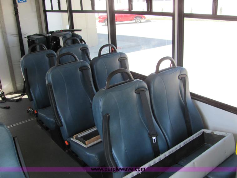 image for item 6783 2006 Ford E-450 12-passenger transit bus