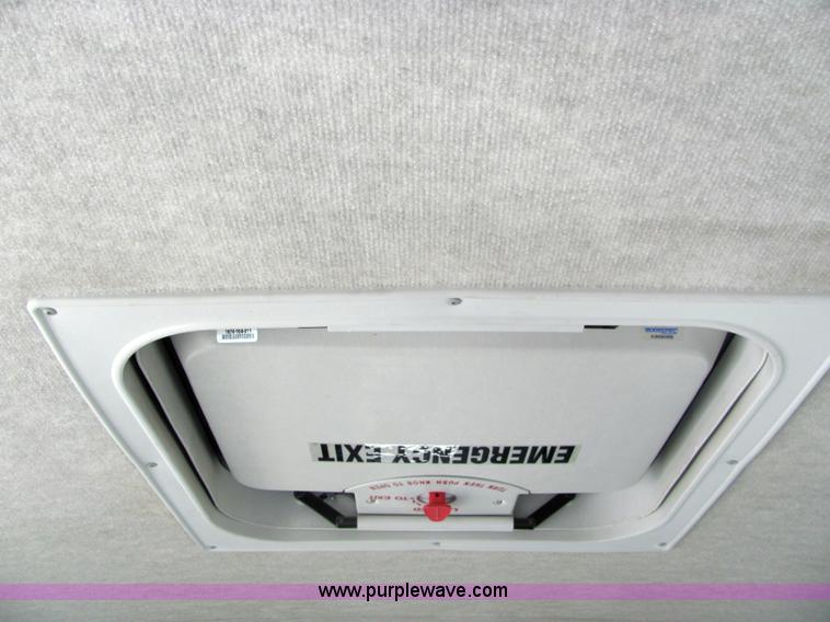 image for item 6783 2006 Ford E-450 12-passenger transit bus