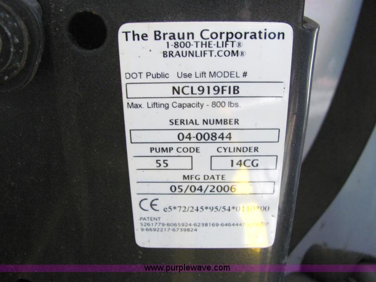 image for item 6783 2006 Ford E-450 12-passenger transit bus