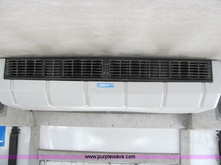 image for item 6783 2006 Ford E-450 12-passenger transit bus