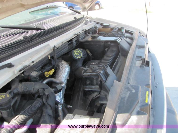 image for item 6783 2006 Ford E-450 12-passenger transit bus