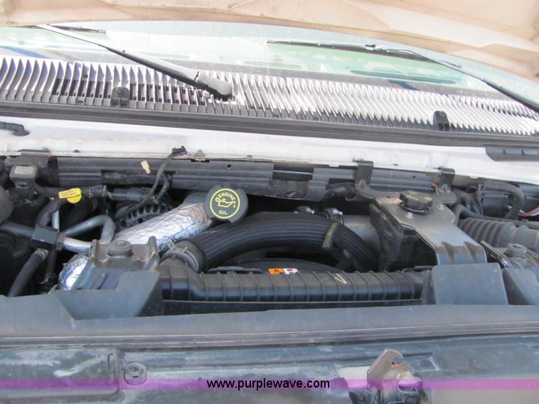 image for item 6783 2006 Ford E-450 12-passenger transit bus